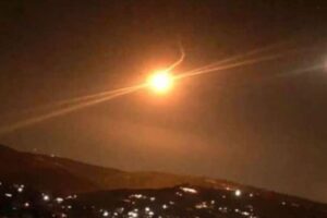 غارات وهمية وقنابل مضيئة فوق قرى القطاعين الغربي والأوسط ليلا