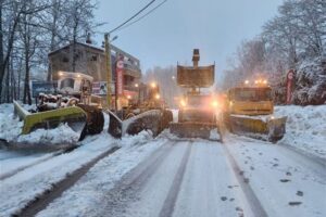 الثلوج تقطع 7 طرق جبلية في لبنان