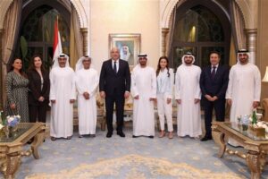 الرئيس عون التقى السفير دندن والعاملين في السفارة في ابو ظبي وتحدث مع رؤساء تحرير الصحف الاماراتية