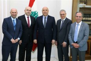 الرئيس عون استقبل رئيس الجامعة اللبنانية واطباء مكرمين ووفد نقابة مستوردي الادوية
