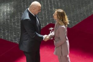 الرئيس عون التقى في روما رئيسة الحكومة الايطالية وزار المدرسة المارونية وشكر للرئيس ماتاريلا دعم بلاده للبنان