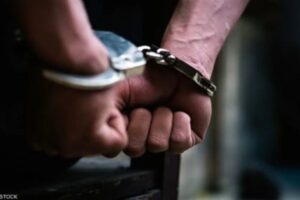 سرق مبلغاً كبيراً وخبأه في مبنى قيد الإنشاء يُقيم فيه