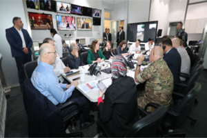 وزير الداخلية يشرف على عملية تسليم صناديق الاقتراع استعدادا لانطلاق العملية الانتخابية صباح غد في محافظة جبل لبنان
