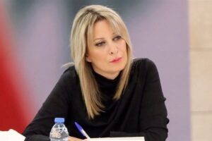 غادة ايوب تسقط….في بلدتها!!
