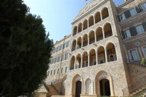 فضيحة مفوّض الحكومة.. حمل الملفّات إلى منزله