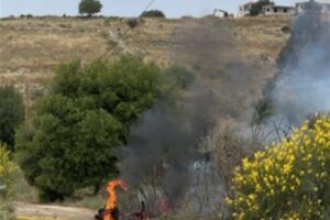 المسيرة الاسرائيلية تستهدف دراجة في حولا