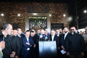 شو الوضع؟ زيارة استكشافية لعراقجي وترقب لسلوك خليفة أورتاغوس… “القوات” تواصل سلوكها الإنفصامي!