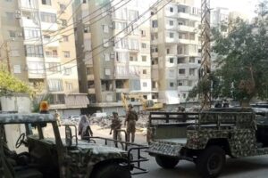 الجيش يكشف على مبنى مدمر في منطقة المريجة ويمنع الدخول ويطوّق المنطقة!
