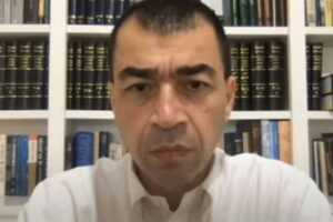 بالفيديو: النائب سيزار ابي خليل يردّ بعنف على القوات!