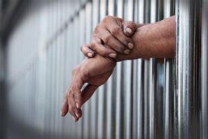 هروب جماعي ليلي من سجن غزير… إليكم آخر التطورات!