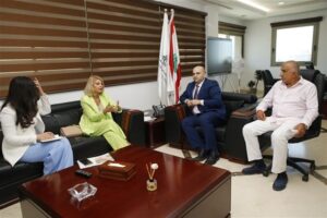 رئيسة جمعية “سطوح بيروت” الإعلامية داليا داغر تزور وزير الصحة: نحو شراكة دائمة لدعم “نساء الشمس”