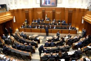 من هم أعضاء لجنة التحقيق النيابية في ملف وزراء الاتصالات السابقين؟