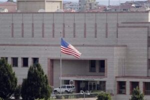 ما حقيقة تحذير السفارة الأميركية من السفر إلى لبنان؟