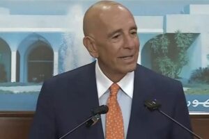برّاك من قصر بعبدا: “إسرائيل تريد السلام مع لبنان.. وهل تعتقدون أن دولة أخرى ستقوم بحل حزب سياسي؟”