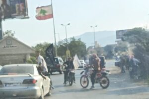 في البقاع… مسيرة “غير مرخصة” من وزارة الداخلية تأييداً للنظام السوري!