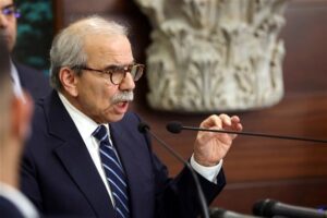 الأخبار: خيارات سياسية وشعبية في مواجهة الحكومة: هل يفكّك الجيش «لغم» الحكومة ويعيد الكرة إلى السلطة؟