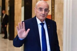وزير الدفاع يردّ على سلام..!