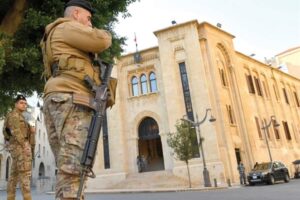 الأخبار: مسرحية قواتية – كتائبية تعطل إجراءات دعوة الناخبين: سيناريو تطيير الانتخابات النيابية يتقدّم