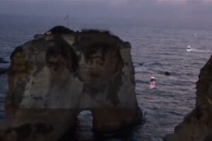 “حزب الله” نظم فعالية اضاءة صخرة الروشة بصورة الشهيدين نصرالله وصفي الدين صفا: إنا على العهد وسنتابع المسيرة بقيادة الشيخ قاسم