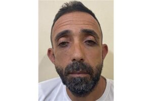 يستبدل الدولارات بطريقة احتياليّة.. هذا ما حلّ به!