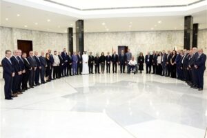 الرئيس عون استقبل وفد أطباء الاسنان الدوليين المشاركين في المؤتمر الدولي لطب الاسنان في بيروت