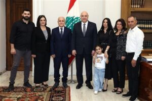 الرئيس عون استقبل عائلة الشهيد الرائد جوزف حنا: إلى جانب كل عائلات الشهداء