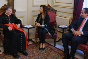 وزيرة السياحة في بكركي