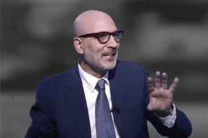 منير يونس: أي بلد كافر هذا؟