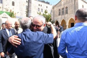 بالصور- من زيارة رئيس “التيار” النائب جبران باسيل لكنيسة سيدة التلة في ضمن جولته في دير القمر (بعدسة الزميل جورج فغالي)