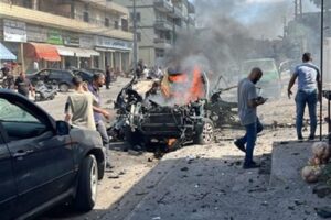 عاجل- بالفيديو والصور: غارة إسرائيلية تستهدف سيارة.. استشهاد رجل وامرأة!