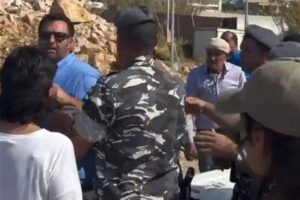 تعدٍّ على ناشطتين بيئيتين من في عمشيت رغم قرار وزارة البيئة بوقف الأعمال فوق مغارة الفقمة