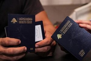 مطلوب يحصل على جواز سفر!