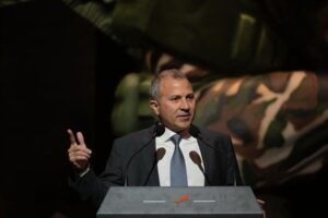 Bassil à Radio Monte Carlo : Nous sommes l’opposition nationale libanaise et le prix à payer pour les armes est l’obtention des droits du Liban et sa protection.