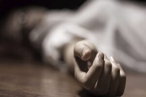 عثر عليه مرمياً الى جانب المستشفى !