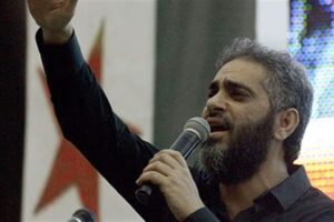 بالصورة – “سلفي” لفضل شاكر مع نجله في العدلية!