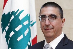 كيف علّق الوزير هيكتور الحجار على قرار تعليم السوريين المقيمين في لبنان؟