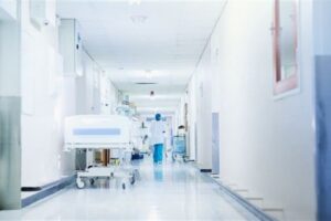 محارب صغير للمرض الخبيث بحاجة ماسة لمساعدتكم