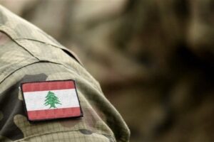 الجيش: توقيف أشخاص لارتكابهم جرائم مختلفة منها الاتجار بالأسلحة الحربية وإطلاق النار
