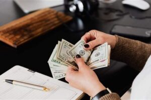 زيادة الإيرادات الضريبية للدولة من جيوب المواطنين: رسم الـ 3% في موازنة 2026 يهدّد بموجة تضخّم