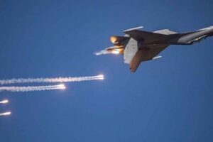 بالفيديو- الحربي الإسرائيلي فوق بيروت!