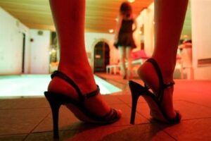 من سوريا إلى لبنان: فتيات ضحايا شبكات.. احتجاز وضرب وتهديد ودعارة!