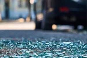 بالفيديو – حادث سير مروع قبل جسر المدفون وسقوط إصابات خطيرة!