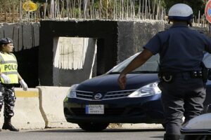 في هذه المنطقة.. إليكم ما عثرت عليه شرطة البلدية داخل سيارة “مرسيدس”!