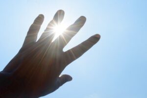 الحرارة غداً تلامس الـ30 درجة.. هل عاد الطقسٌ الصّيفيّ؟!