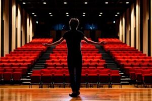 بالصورة – فنّان لبناني قدير يحصل على وسام الاستحقاق اللبناني الفضي!