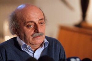 تغريدة ” لافتة ” لجنبلاط!