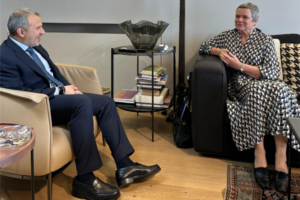 إعادة 160 ألف نازح سوري… هذا ما أبلغته سفيرة الإتحاد الأوروبي لباسيل!