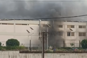 بالفيديو – حريق ضخم في مسلخ لبناني شهير وحالات اختناق!