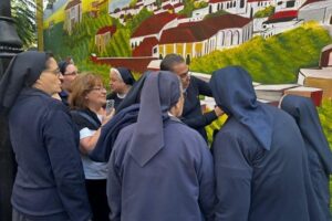 بالصور- إزاحة الستار عن لوحة جدارية تمثل مدينة بيروت سنة 1890 بحضور صحناوي والجميل