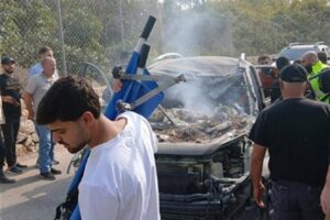 بالصور- استهداف سيارة في الجنوب.. وحالة من الهلع!